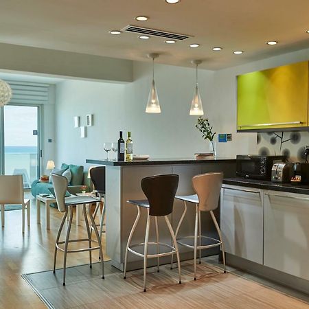 לרנקה Finikoudes Luxury Apartments מראה חיצוני תמונה
