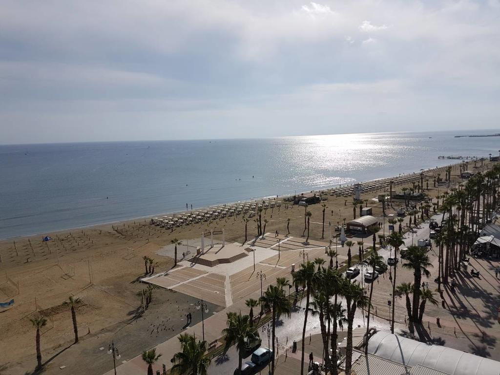 לרנקה Finikoudes Luxury Apartments מראה חיצוני תמונה
