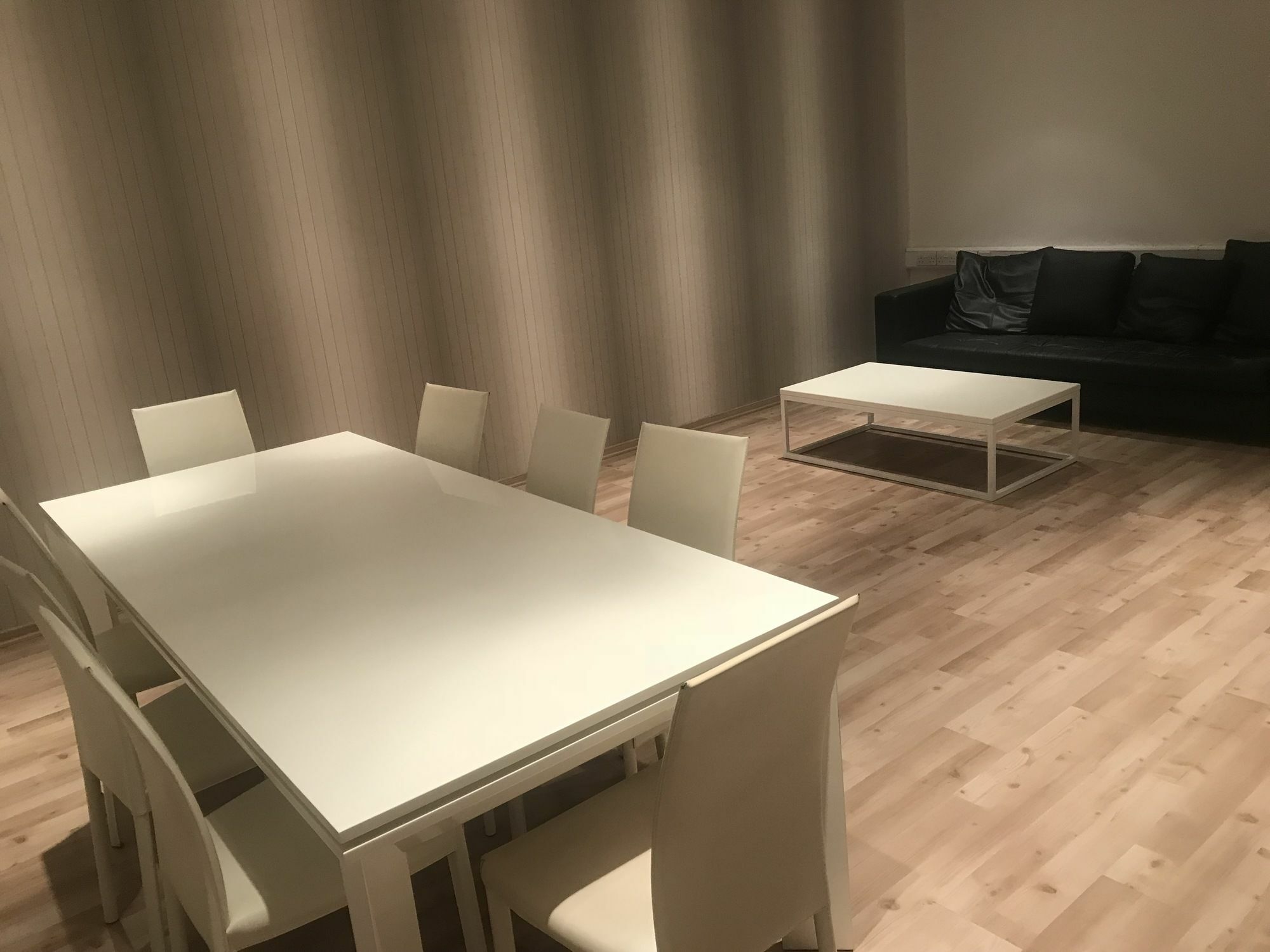 לרנקה Finikoudes Luxury Apartments מראה חיצוני תמונה