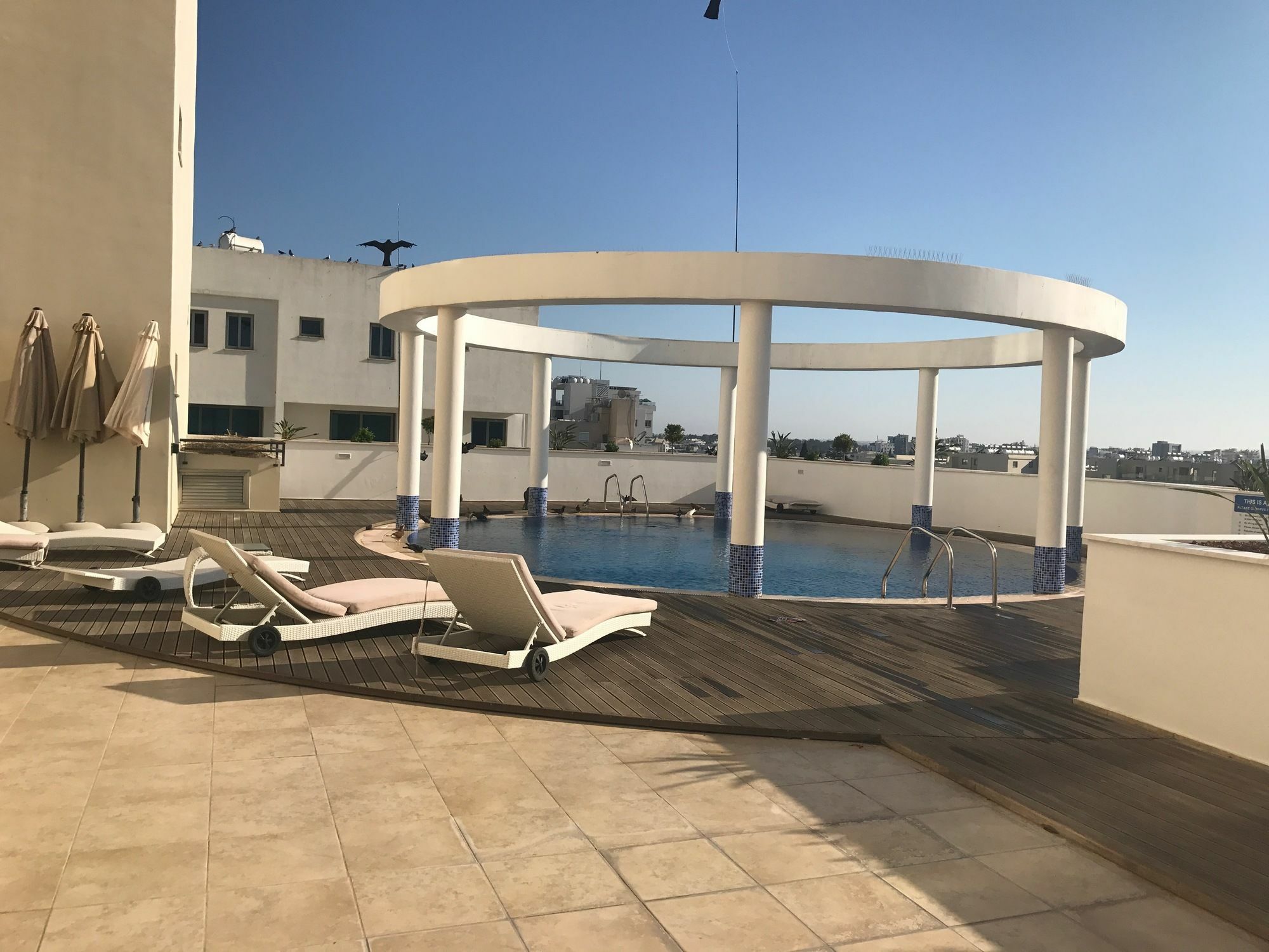 לרנקה Finikoudes Luxury Apartments מראה חיצוני תמונה