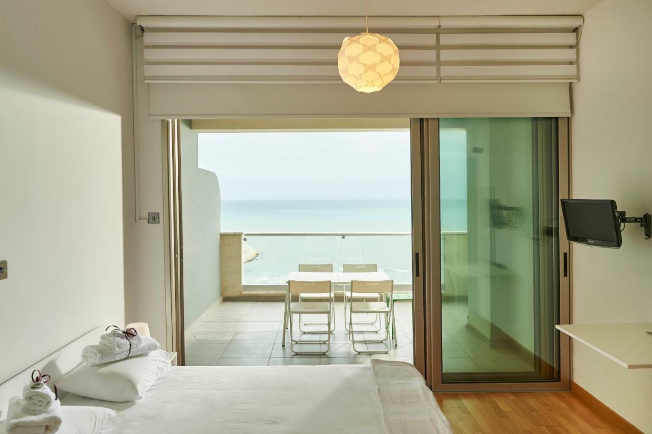לרנקה Finikoudes Luxury Apartments מראה חיצוני תמונה