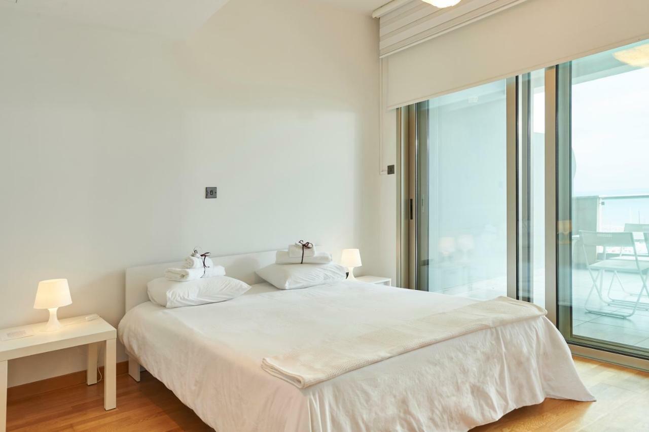 לרנקה Finikoudes Luxury Apartments מראה חיצוני תמונה