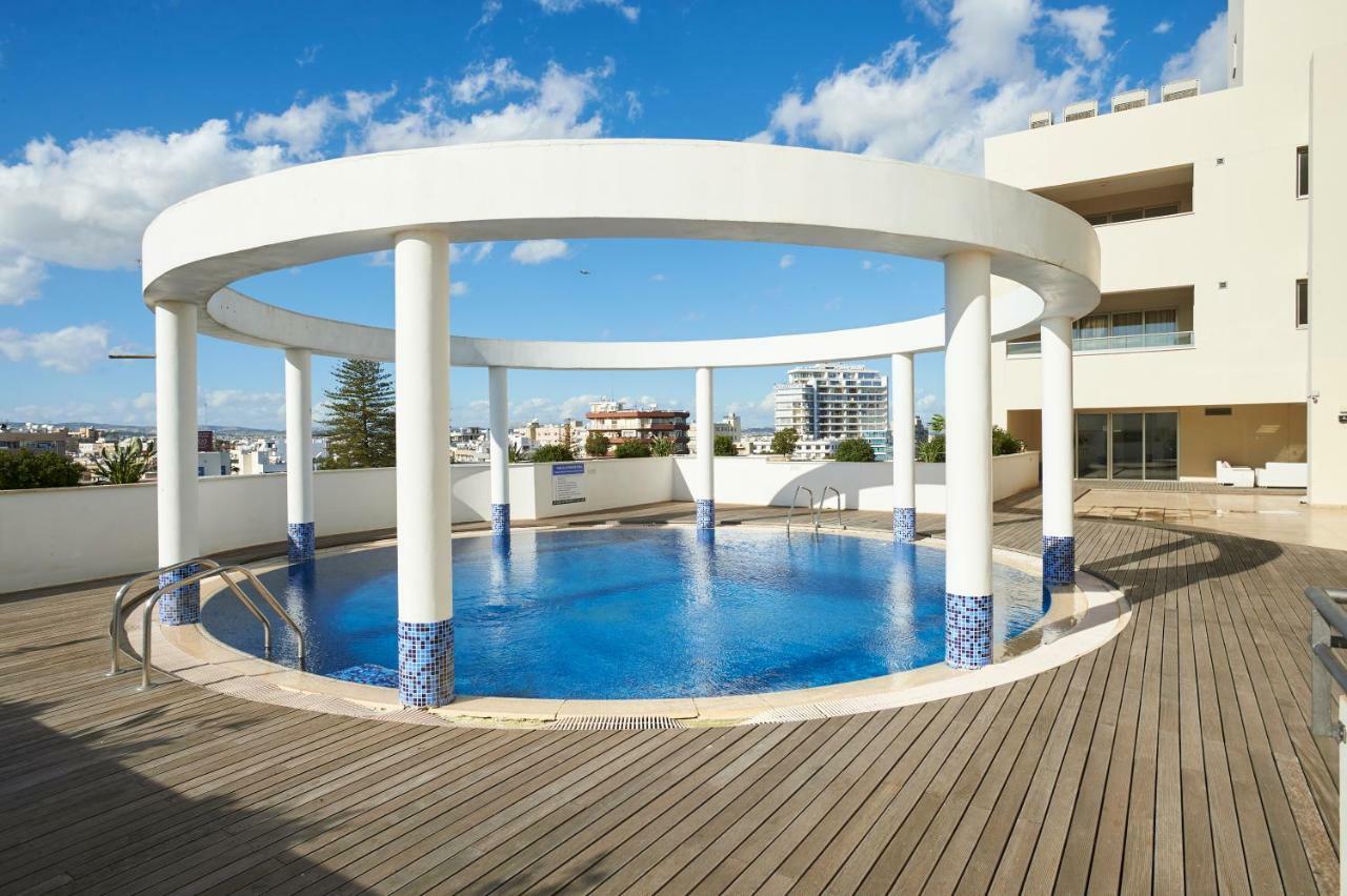 לרנקה Finikoudes Luxury Apartments מראה חיצוני תמונה