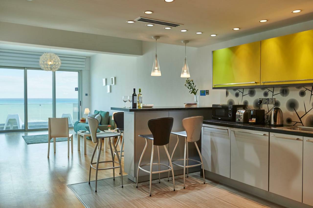 לרנקה Finikoudes Luxury Apartments מראה חיצוני תמונה