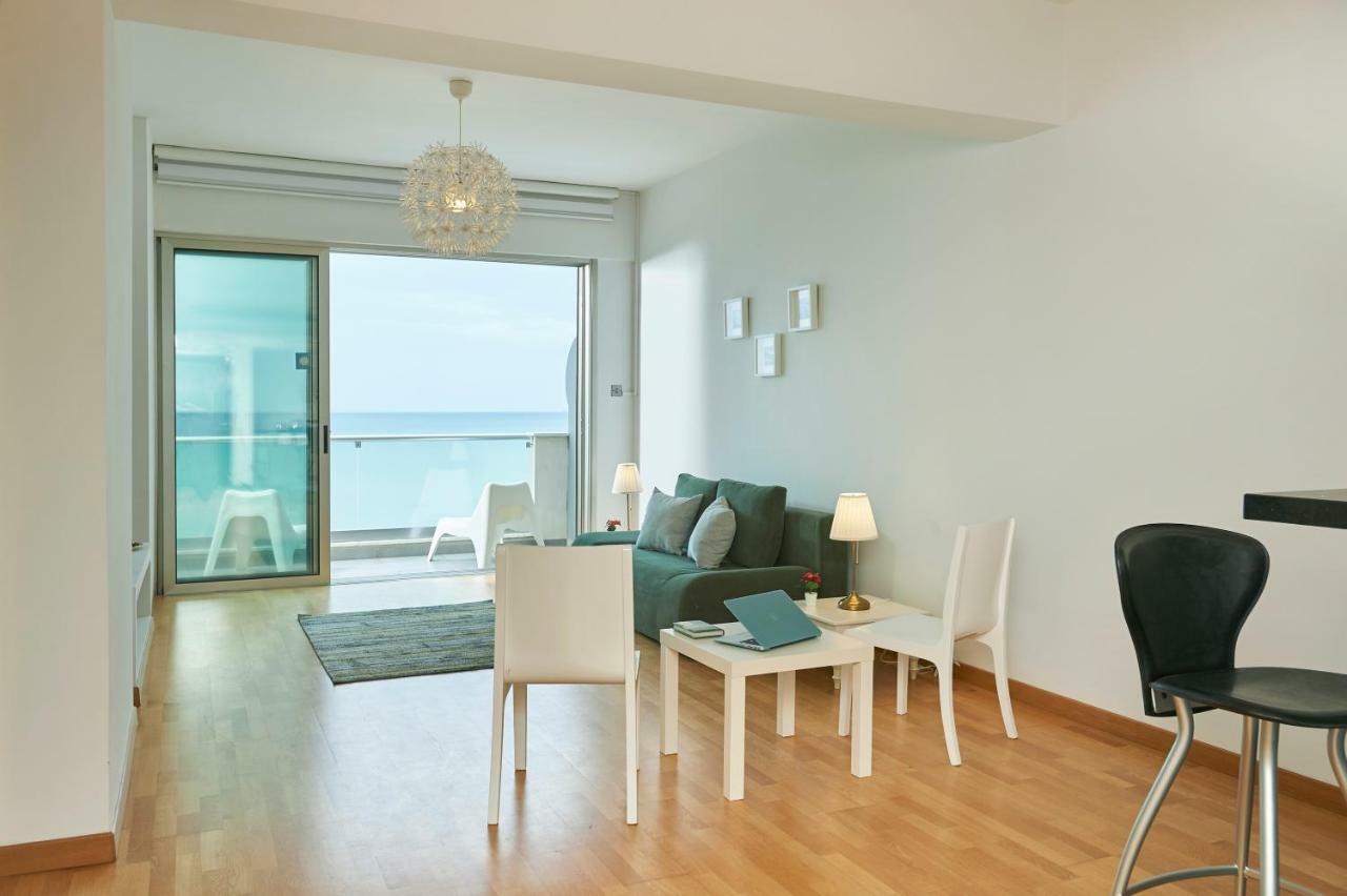 לרנקה Finikoudes Luxury Apartments מראה חיצוני תמונה