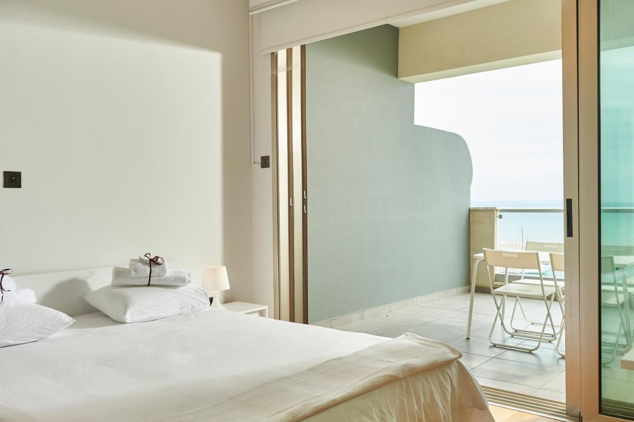 לרנקה Finikoudes Luxury Apartments מראה חיצוני תמונה